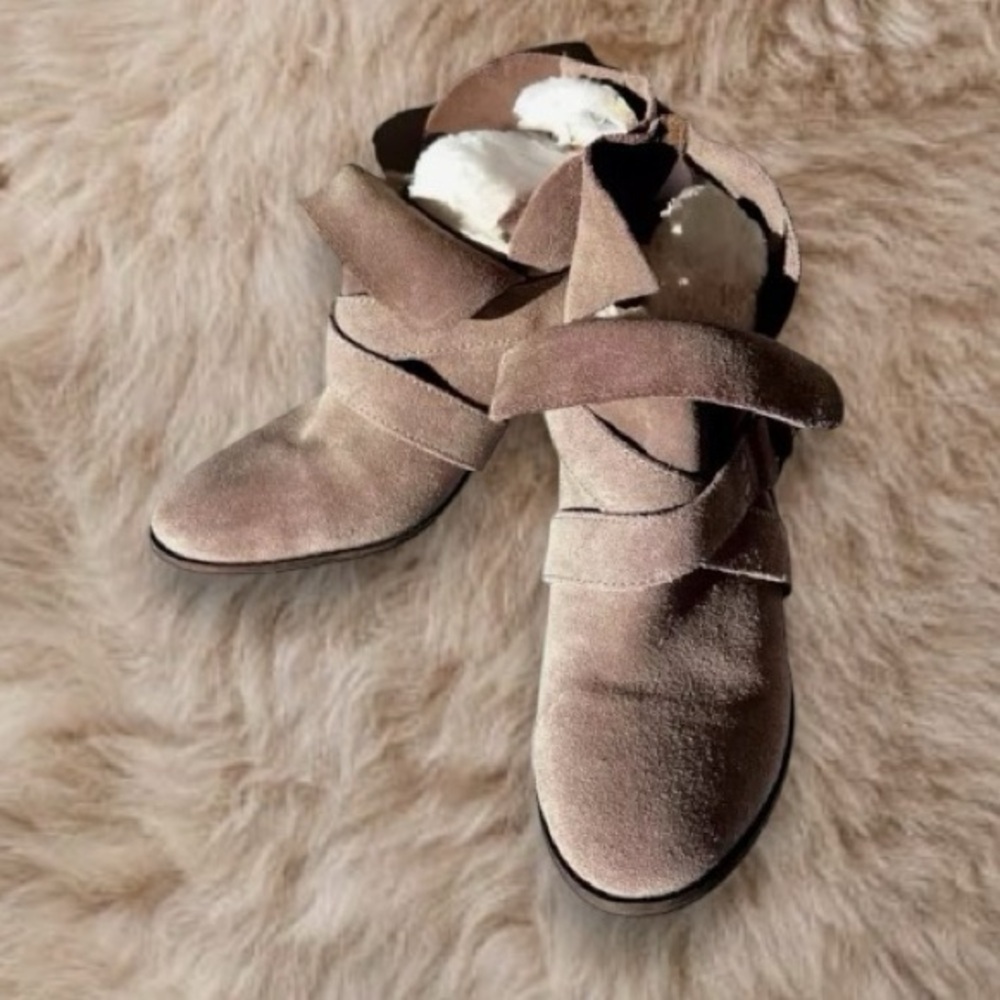 American Eagle Outfitters Women's size 9 Suede Bootie